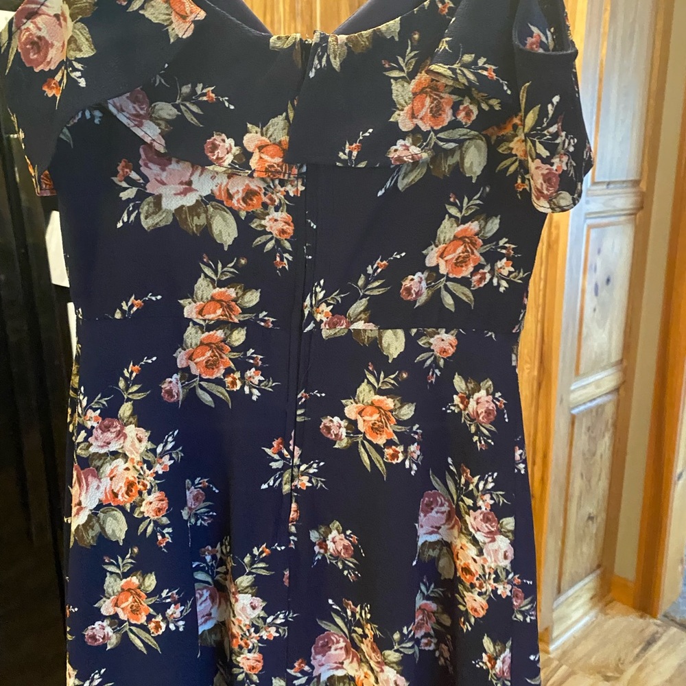 Beautiful Dress - Picture 5 of 5